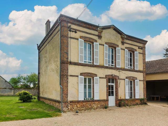 Maison de Charme à la Campagne avec Jardin, Billard, Baby-foot et Terrasse en Teck - FR-1-581-135