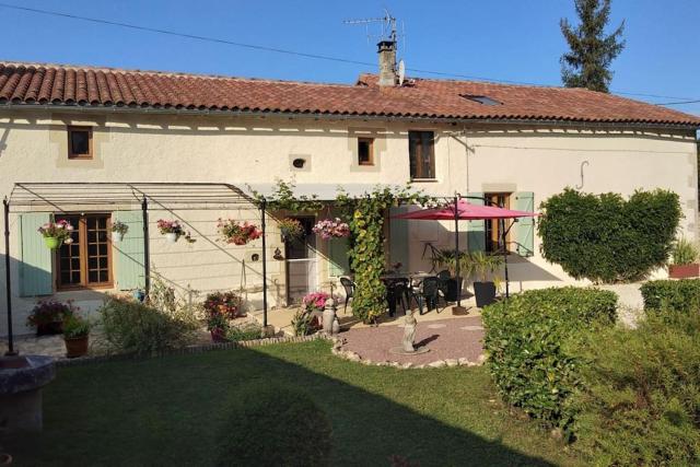 Large Cottage near Ruffec