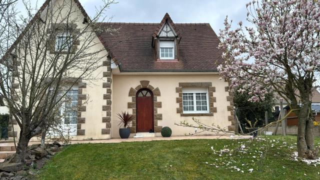 Maison chaleureuse a Saint Georges des Groseillers avec jardin