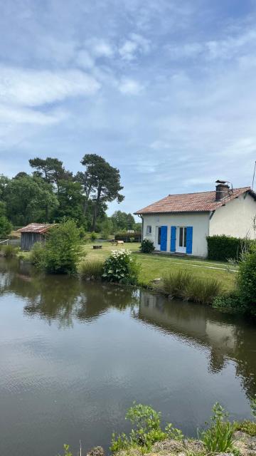 La maison bordant le lac