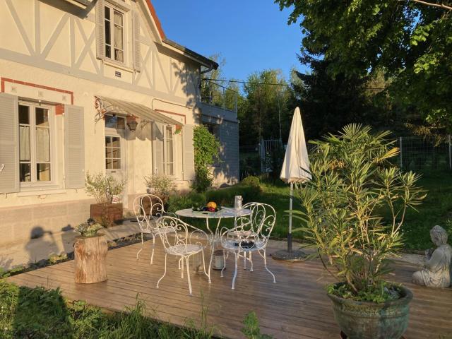 Aux chants des oiseaux Domaine de la Renardiére Forest House