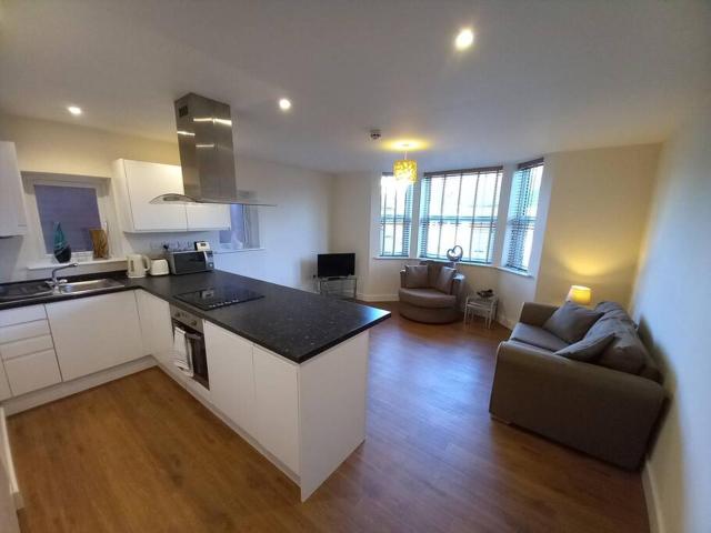 Spacious 2 double bed apartment - Free Parking - Central Beeston location