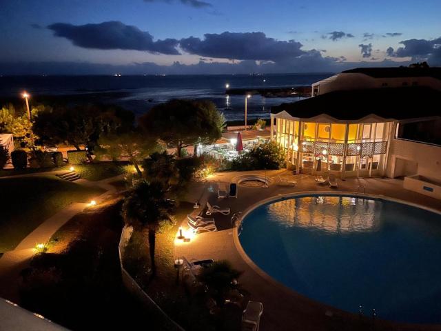 Vue Mer et Piscine, avec Balcon - 1 min de la plage