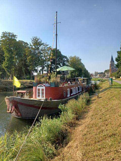 Sur la Somme à bord de la péniche Arche de Noé