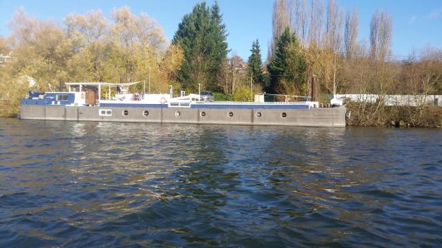 Péniche sur la Seine