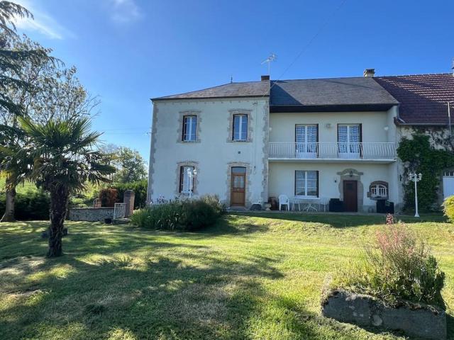 Belle Maison avec vue magnifique , séjour pleine nature gd jardin