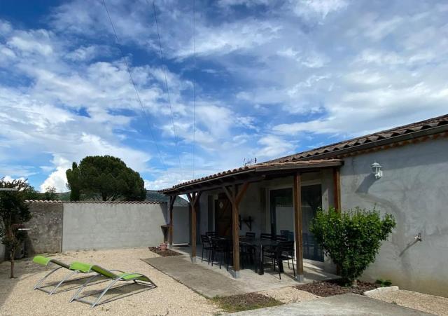 Maison au calme avec terrasse