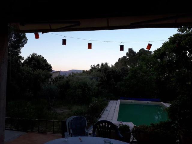 Belle maison piscine dans cadre verdoyant Vaucluse à 45min d'Aix et 55min de Marseille