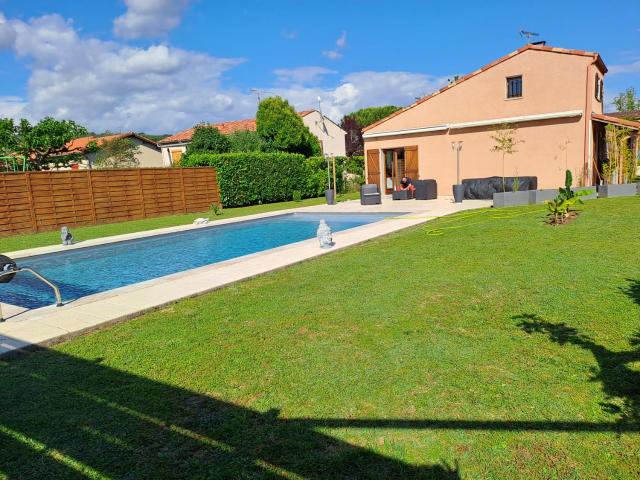 Jolie maison avec piscine