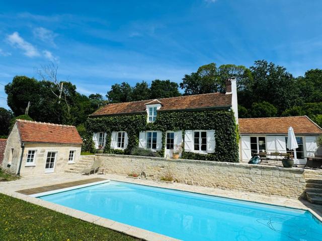 House with the Pool near Polo club Chantilly