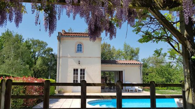 Gîte LA BRUGUE avec piscine à 5 mn d'ALBI