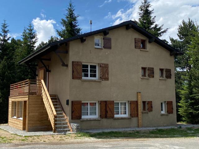 Grand appartement dans chalet en bordure de forêt - Lac de Matemale