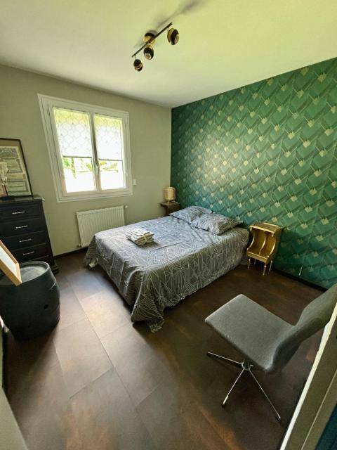 Chambre dans villa proche du centre