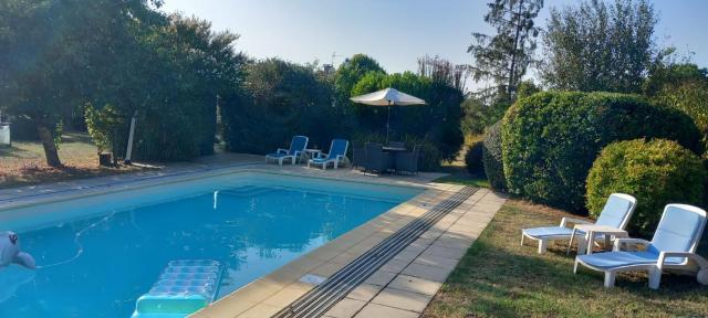 Family home with pool in Clion, France