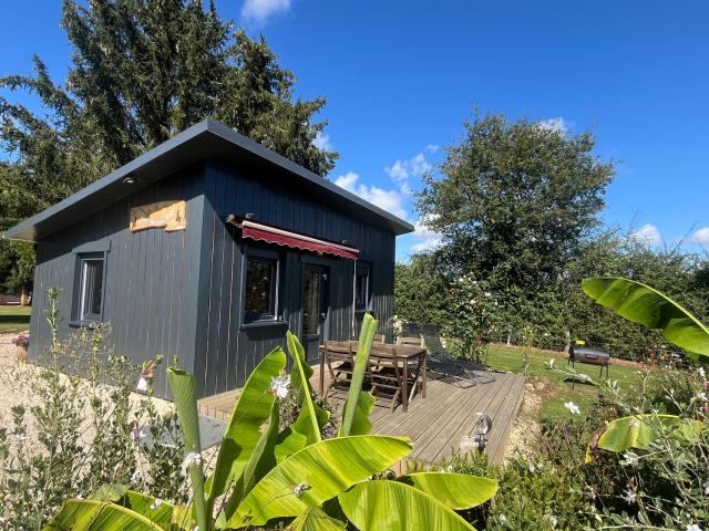 Chalet au calme avec terrasse sur belle propriété