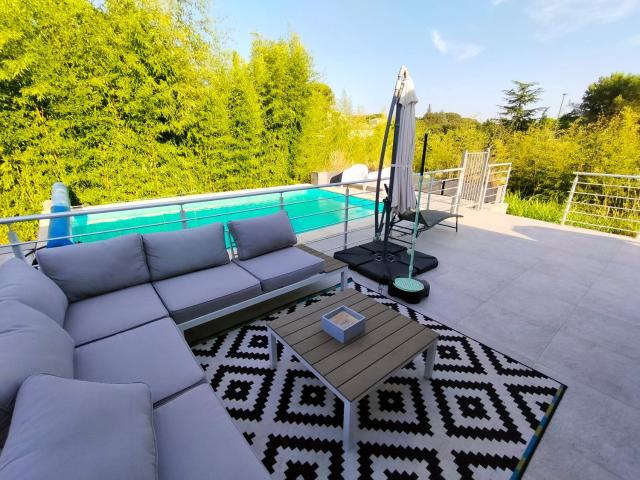 Maison avec piscine aux pieds des Cévennes