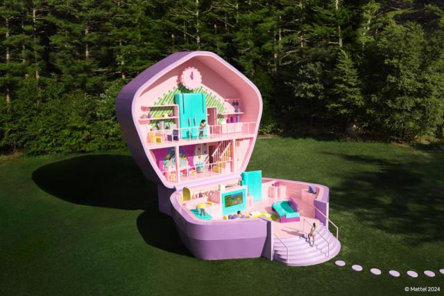 Sleepover at Polly Pockets Compact