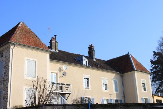 Appartement dans le petit château armand bourgoni