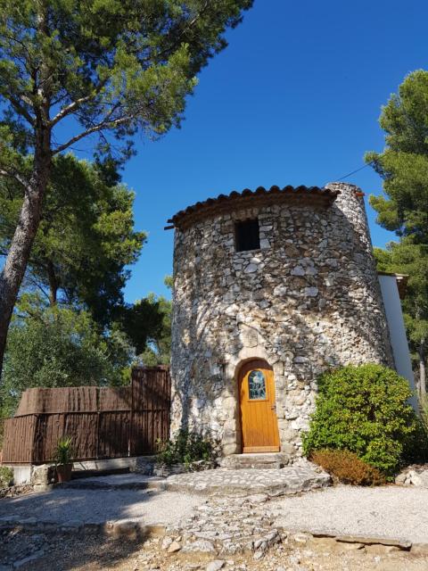 Moulin Rouge Provençal Suite Premium avec jacuzzi extérieur