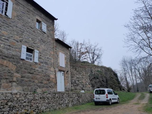 Au bord du Doux, moulin isolé, rustique