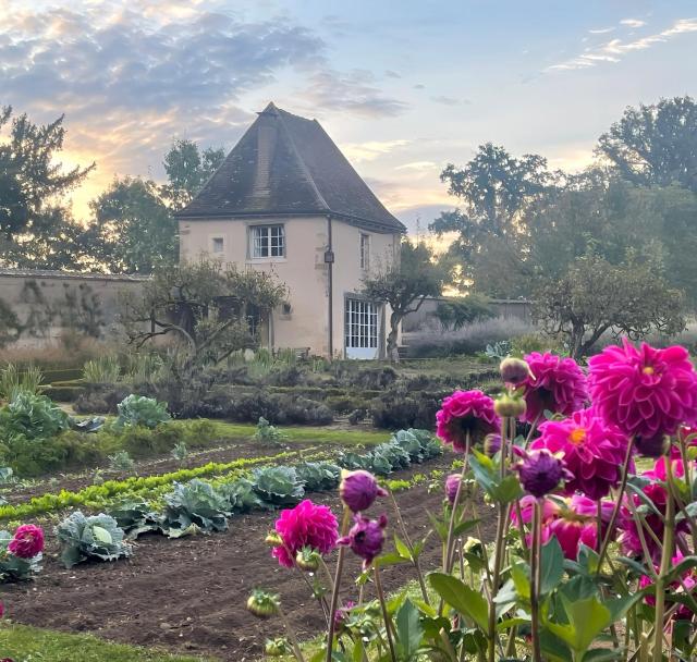 Romantic cottage in garden of Château de La Motte-Feuilly