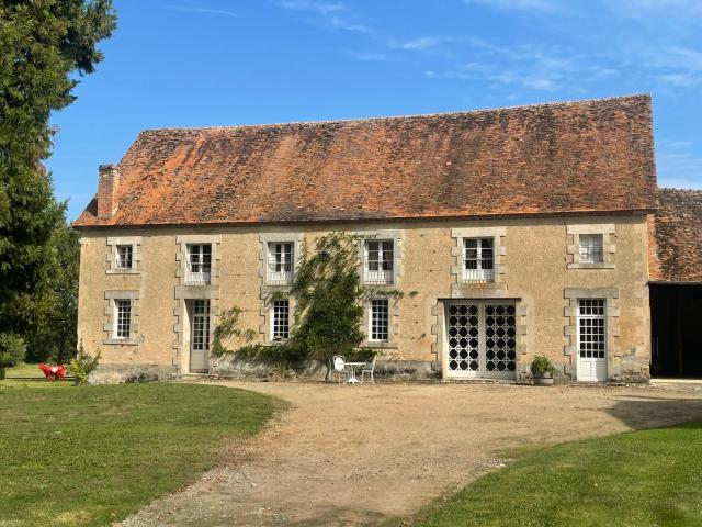 Pavilion in park of Château de La Motte-Feuilly