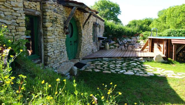 Maison Hobbit Piscine, Spa et Hammam proche des Gorges de l'Aveyron