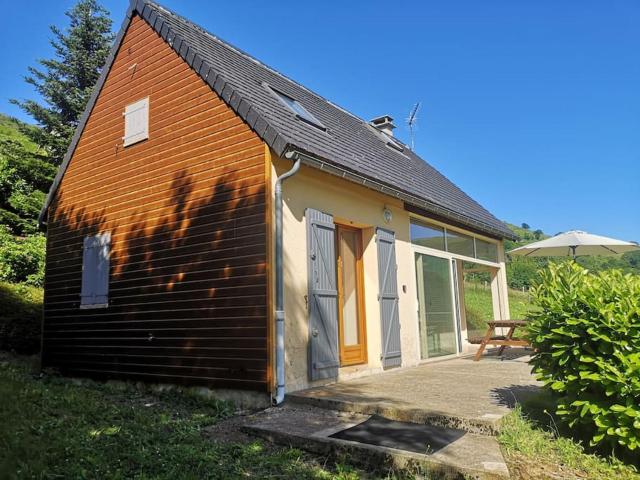 Gîte chaleureux avec cheminée au pied du Puy Mary