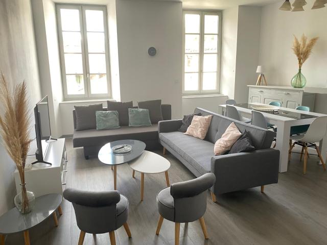 T3 spacieux plein centre, parking,clim, patio, jardin