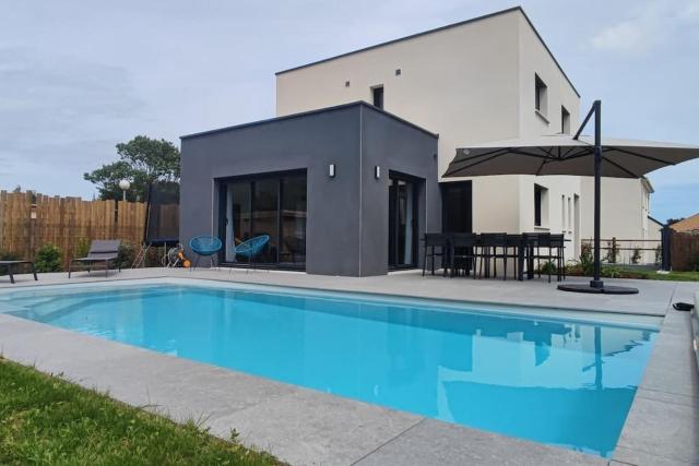 Maison neuve avec piscine chauffée de mai à septembre à 6 minutes de la plage