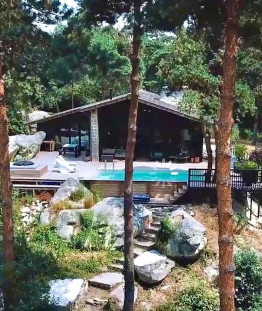 Propriété d'architecte dans la forêt de Fontainebleau