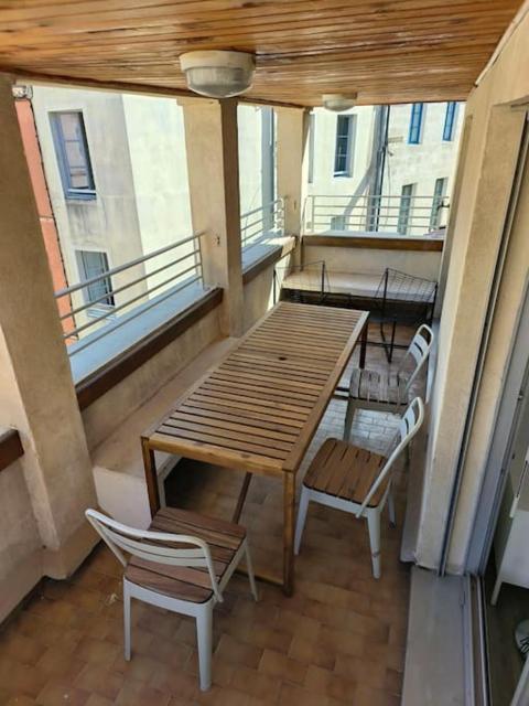 4 - 6 personnes Nîmes centre - Clim - terrasse - wifi