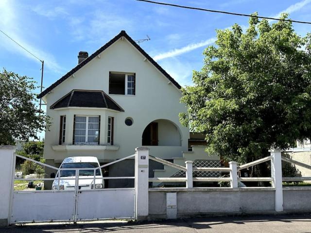 Charmante Maison avec Jardin à Troyes