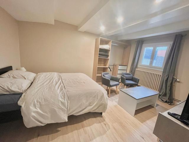 Studio avec cuisine, salle de bain et garage privé proximité 24h