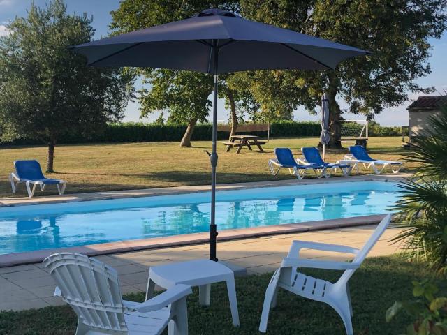 Gîte 4 pers piscine chauffée proche plages