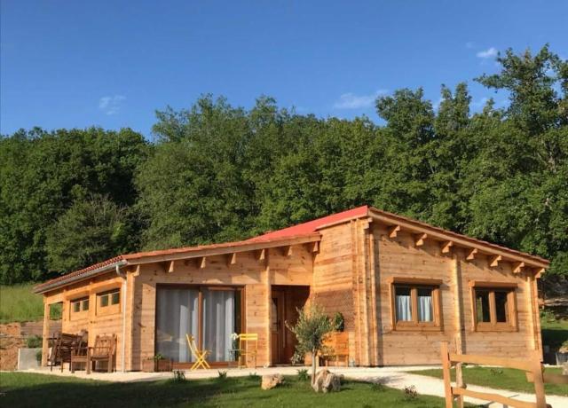 Chalet en Bois avec jacuzzi meublé 4 étoiles