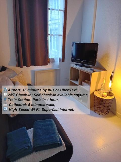 Heart of Beauvais Airport 15 min by bus, Studio