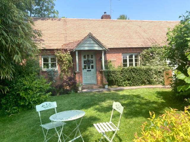 Divine, detached countryside cottage near Ludlow.