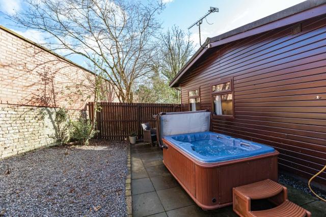 Bluebell Lodge 24 with Hot Tub