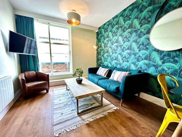 Amazing Modern Apartment - Free Secure Parking! - 1 Minute walk to Poole Quay - Great Location - Free Parking - Fast WiFi - Smart TV - Newly decorated - sleeps up to 2! Close to Poole & Bournemouth & Sandbanks