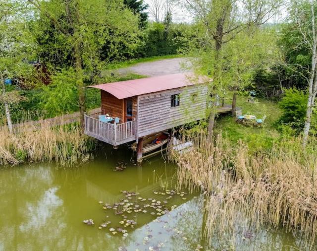 Lakeside Cabin on Stilts- 'Kingfisher'