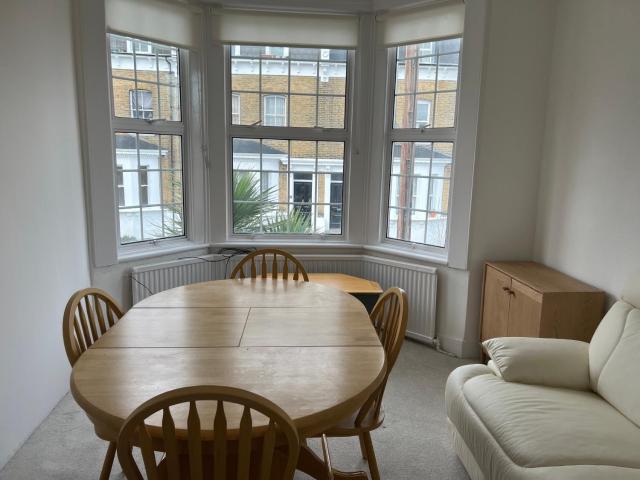 Spacious 3 Bed Flat in Greenwich