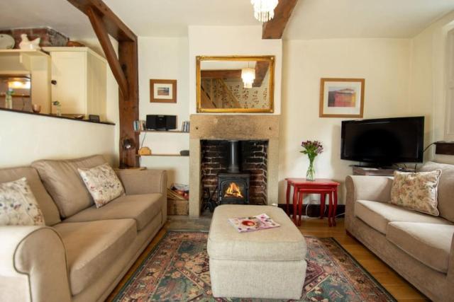 Characterful 2 bed cottage in excellent location