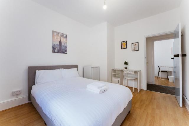 Mile end Double rooms 86a