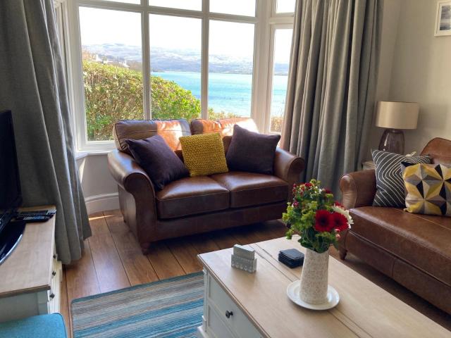 Tegfryn (Sleeps 8), 5*, Sea View, Borth y Gest