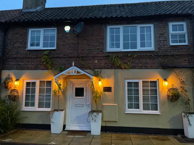 Superbly Located 2 Bed Central Bawtry Cottage - High End Furnishings