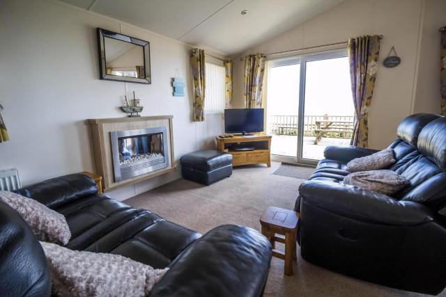 Luxury Lodge With Full Sea Views At Azure Seas In Suffolk Ref 32105Og