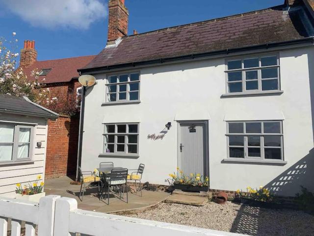 Bugg Cottage, Levington - Country cottage with views of the River Orwell