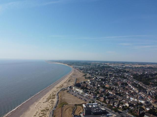 Beautiful 8 Berth Lodge For Hire At Kessingland Beach In Suffolk Ref 90012Td