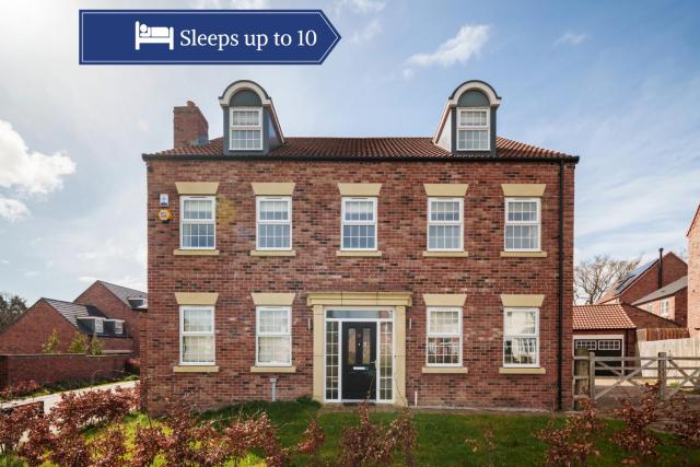 Beautiful Big Family Home - Sleeps 10, Park 3 Cars